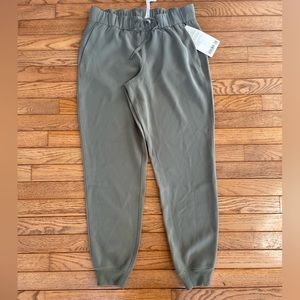 Lululemon On the Fly Jogger